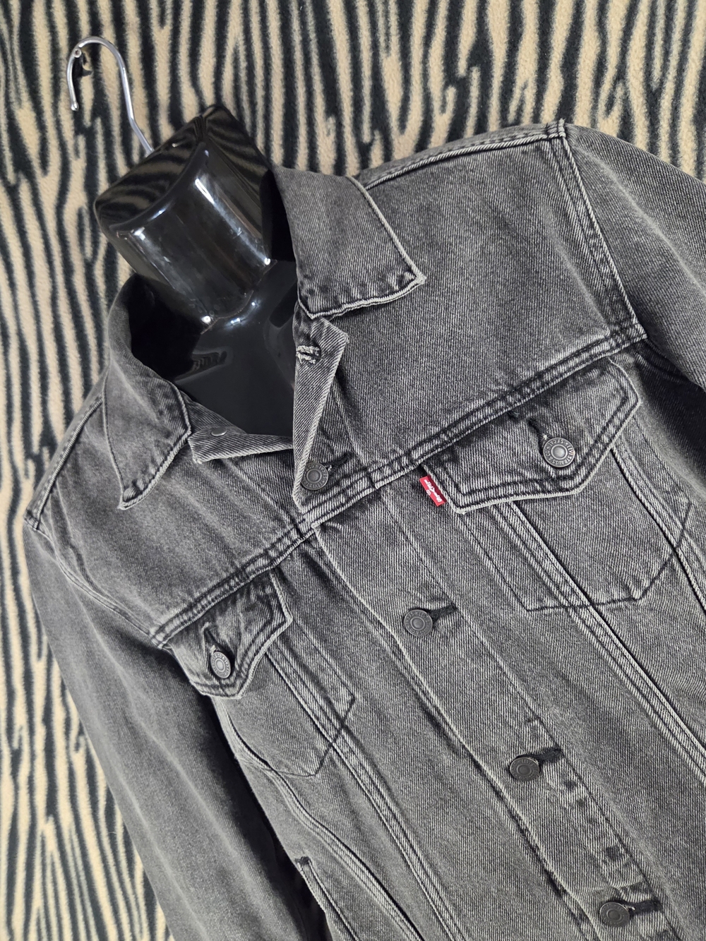 Levi's Premium Standard Fit Trucker Jacket in Black Denim Size S